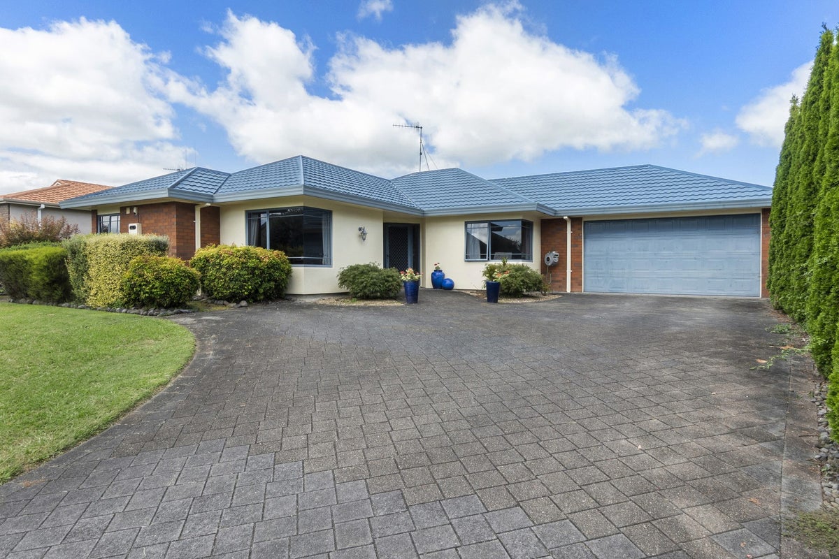 16 Hastings Place, Hamilton Lake, Hamilton - Carousel 1