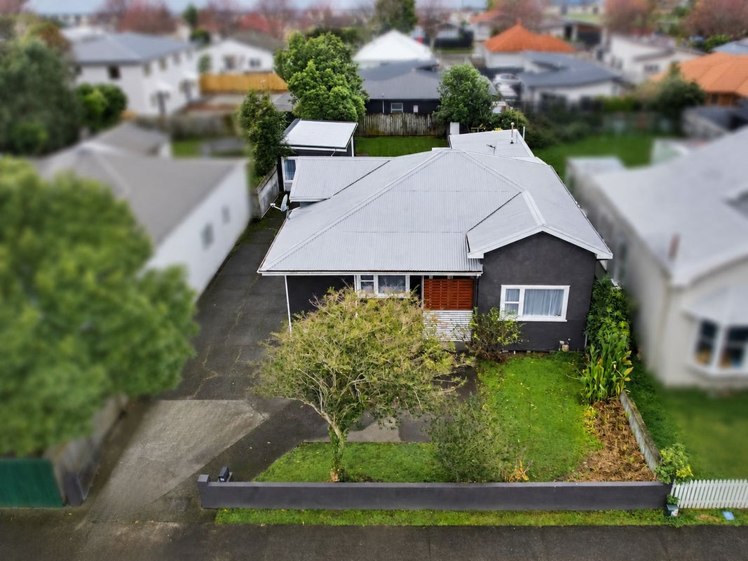 19 Hereford Street, West End, Palmerston North - Carousel 2