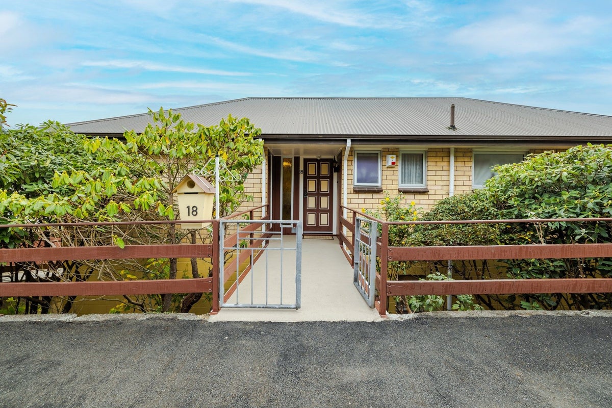 18 Bouverie Street, North East Valley, Dunedin - Carousel 1