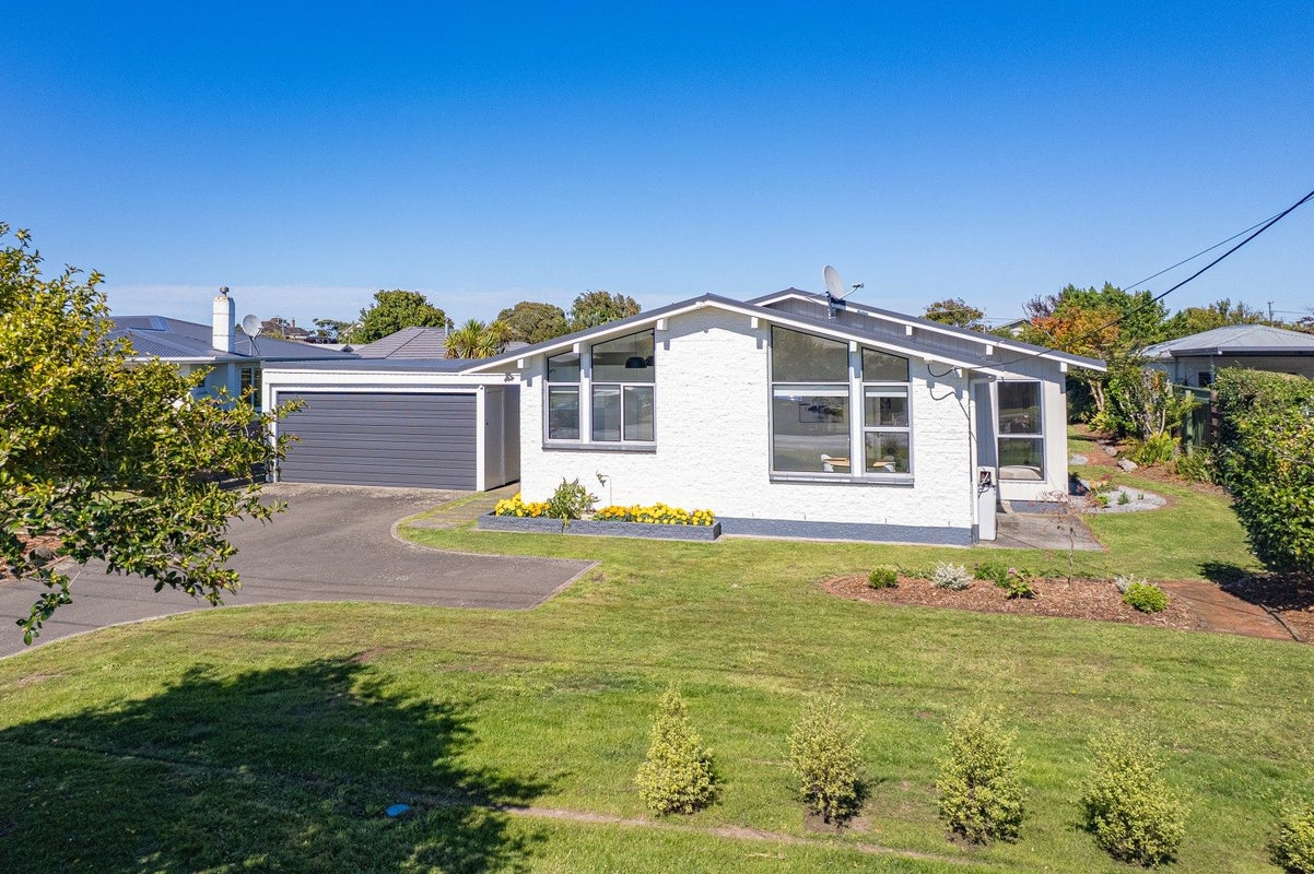 45 Surrey Road, Springvale, Whanganui - Carousel 1
