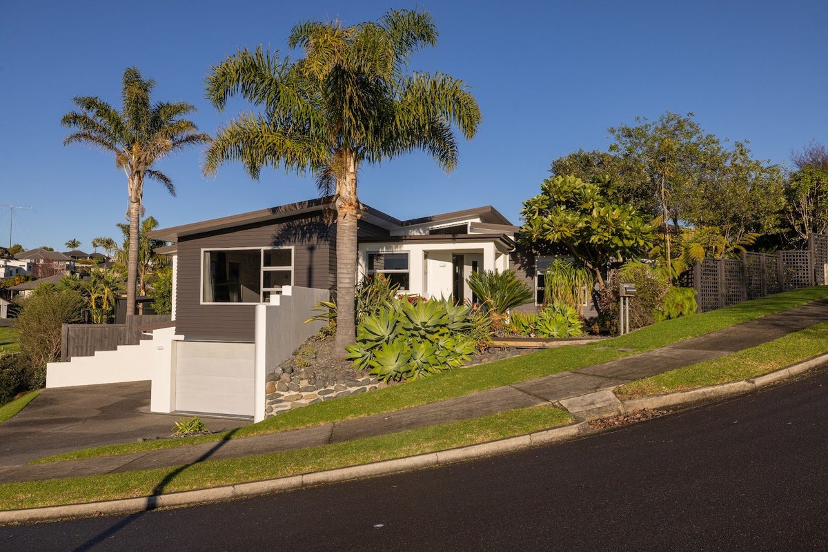 5 Veda Place, Pyes Pa, Tauranga - Carousel 1
