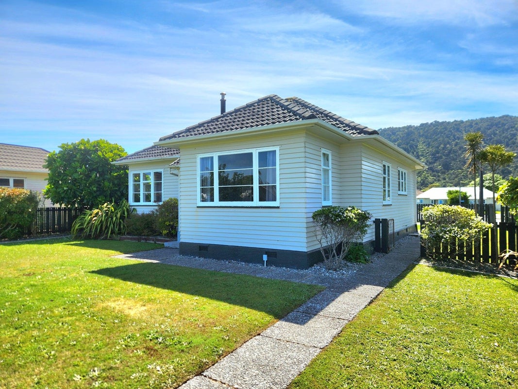 33 Firth Street, Cobden, Greymouth - Carousel 1