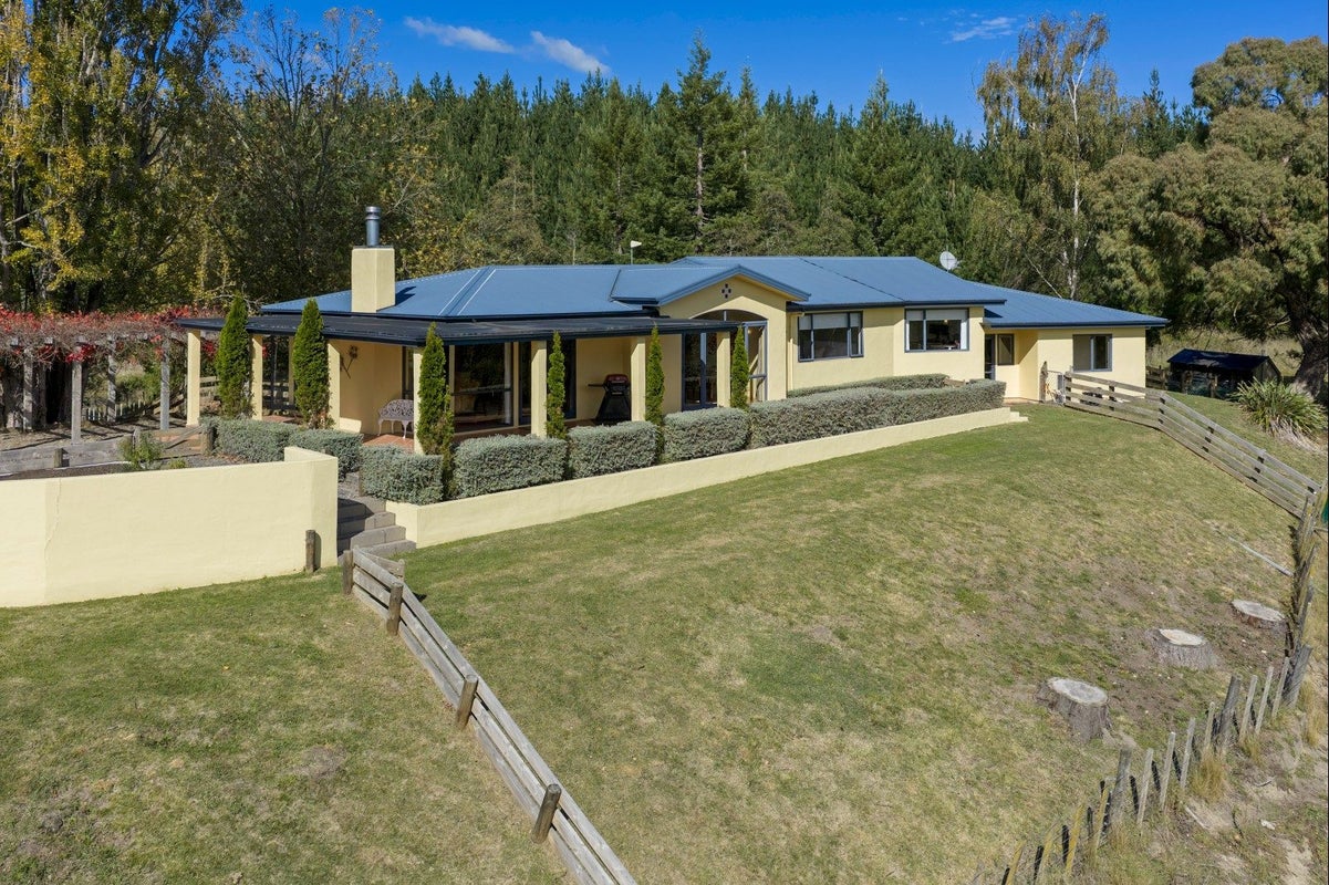 1544 Kahuranaki Road, Kahuranaki, Havelock North - Carousel 2