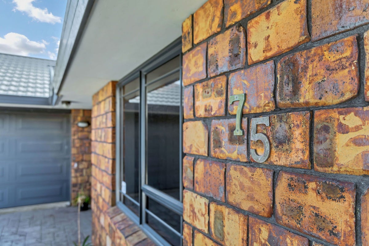 75 Kentwood Drive, Woodridge, Wellington - Carousel 2