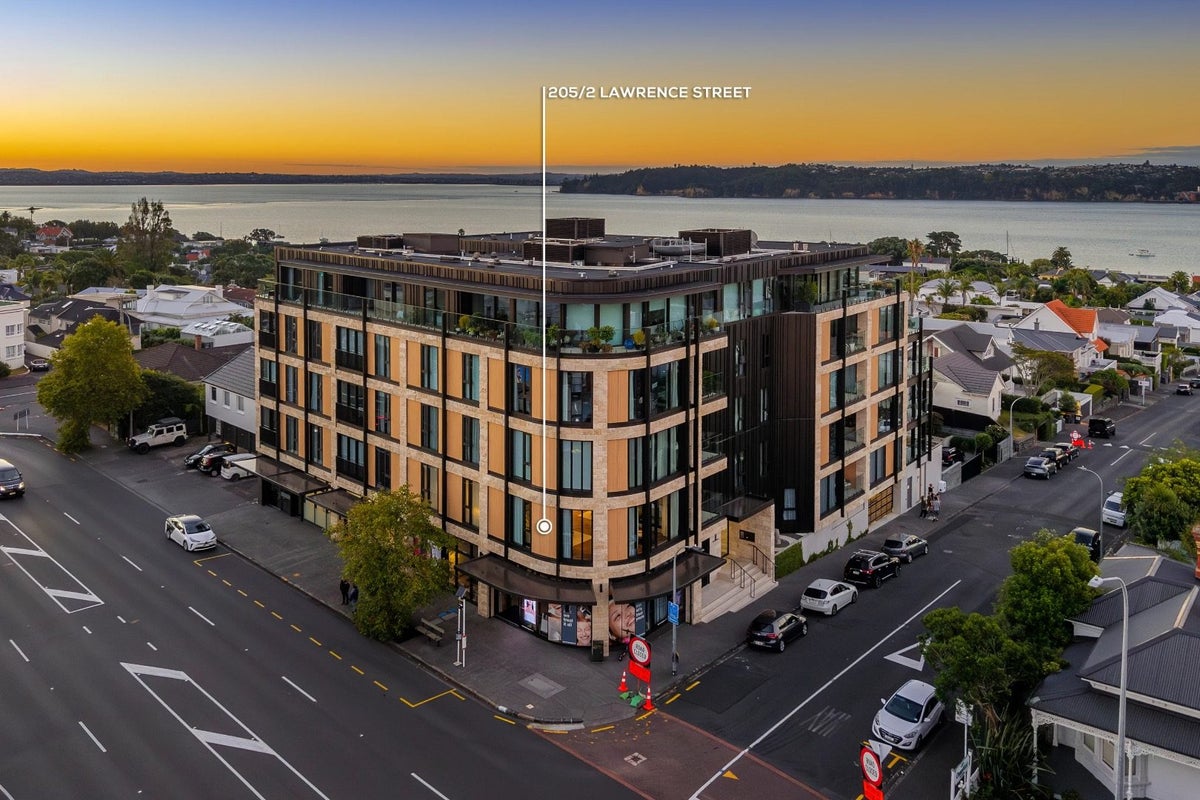 205/2 Lawrence Street, Herne Bay, Auckland - Carousel 1