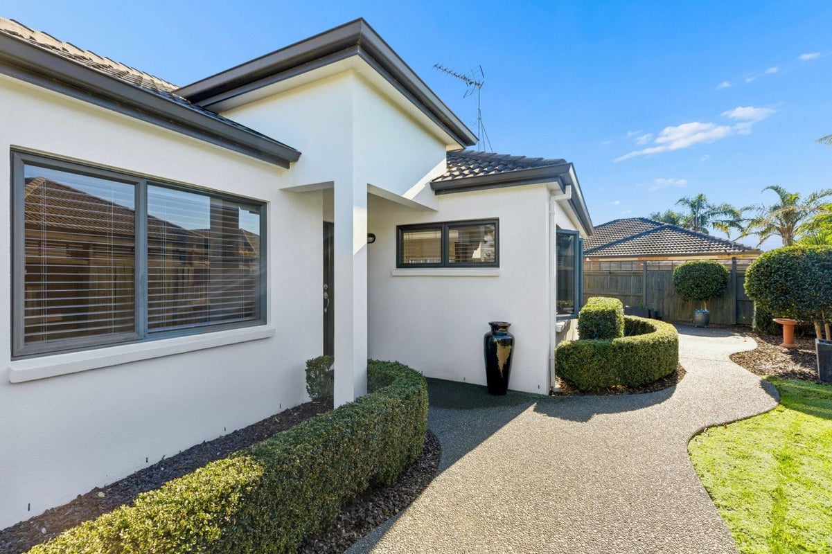 8 Piritaka Mews, Papamoa Beach, Papamoa - Carousel 1