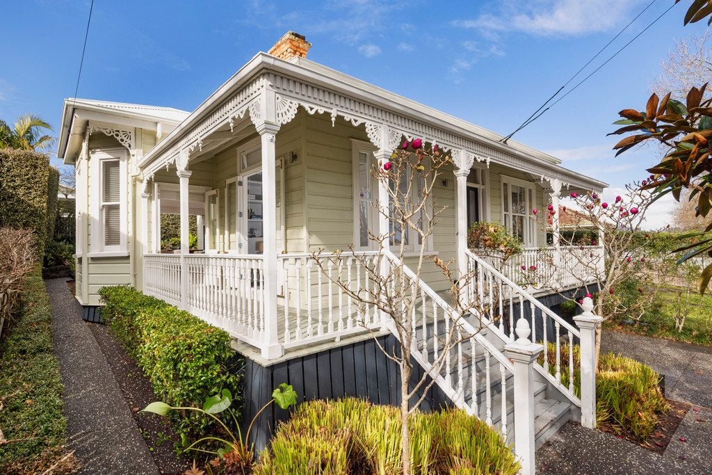 10 Castle Street, Grey Lynn, Auckland - Carousel 1