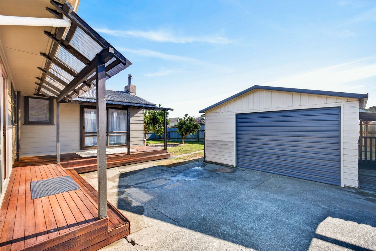 32 Venables Avenue, Onekawa, Napier - Carousel 21