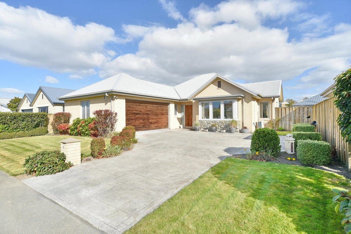 4 Wagner Crescent, Northwood, Christchurch - Carousel 1