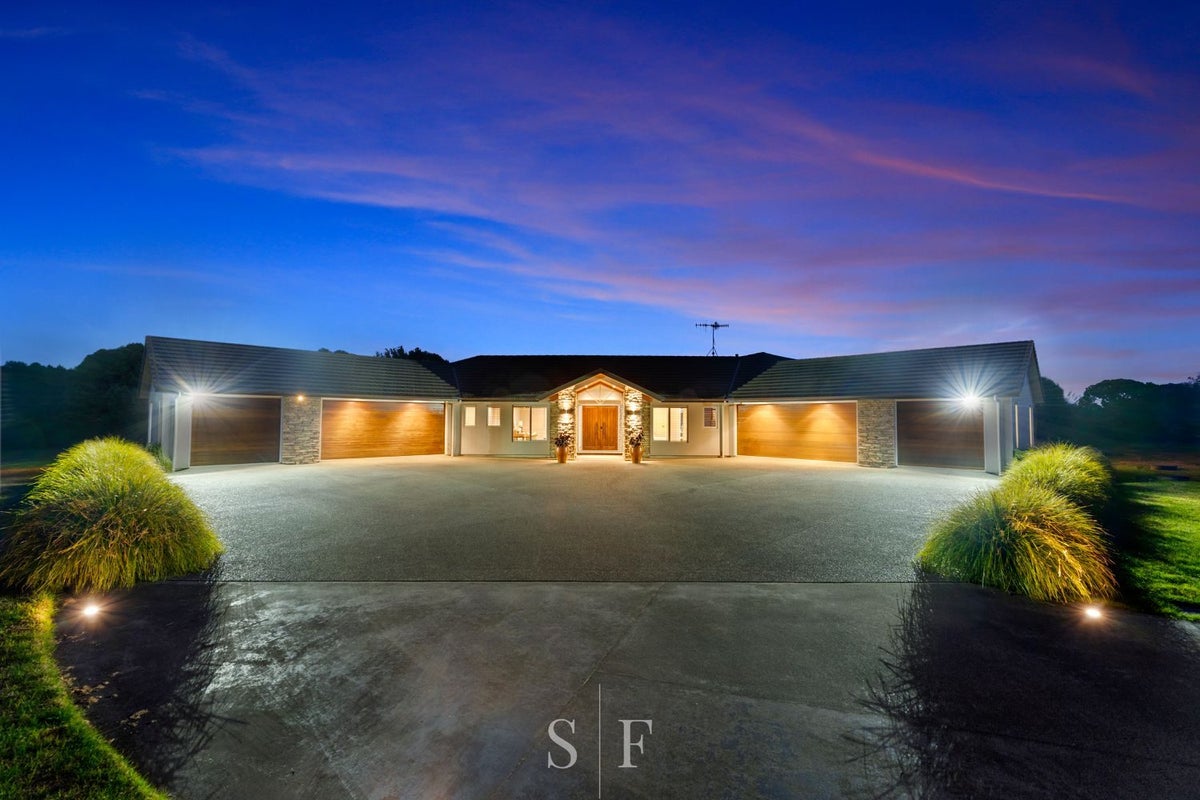 131 King Arthur Drive, Otaihanga, Paraparaumu - Carousel 1