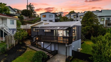 13 Frosses Place, Massey, Auckland - Carousel 1