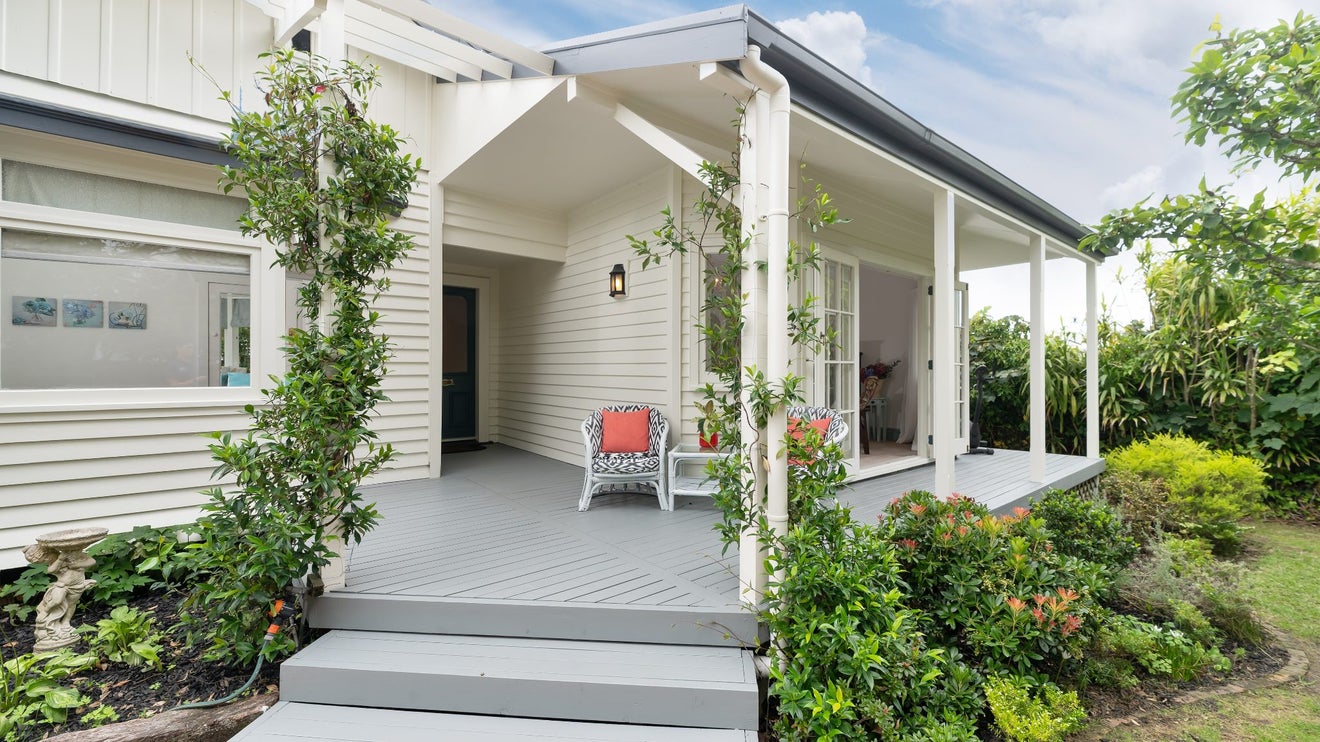 55 Commodore Drive, Lynfield, Auckland - Carousel 1