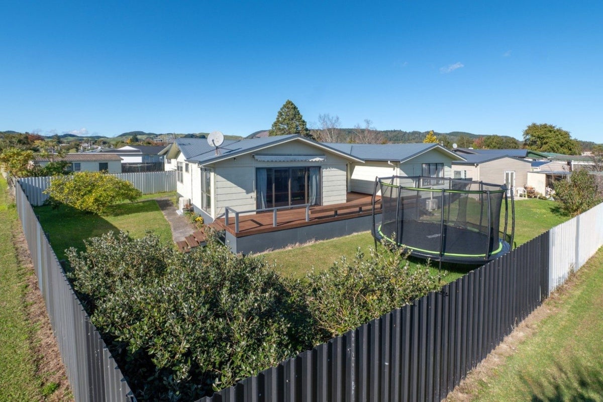 17 Byron Grove, Owhata, Rotorua - Carousel 1