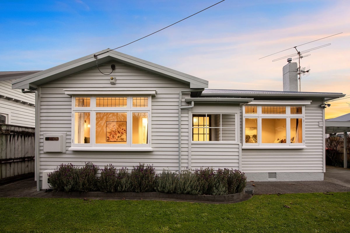 20 Hume Street, Alicetown, Lower Hutt - Carousel 1