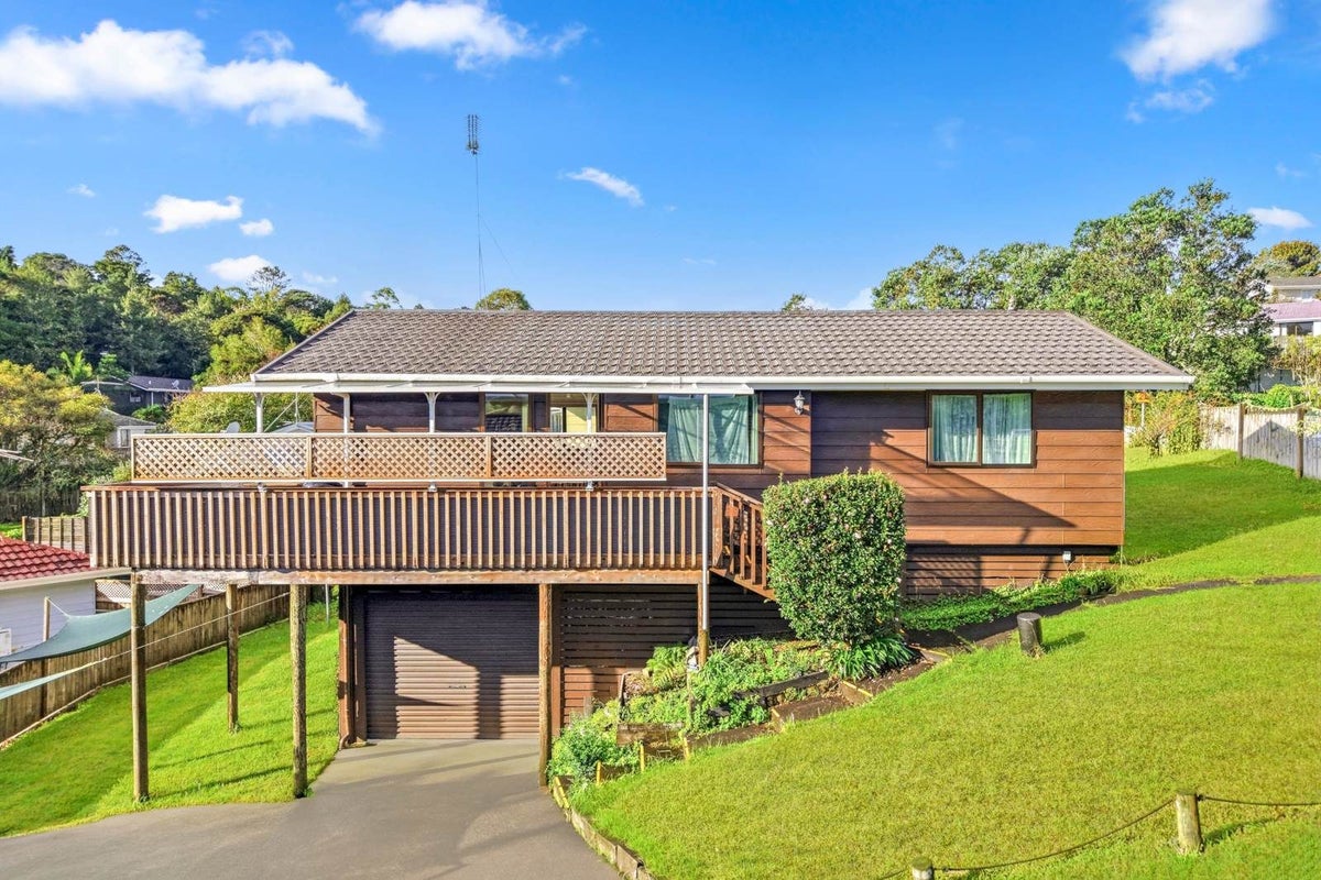 1/130 Spinella Drive, Bayview, Auckland - Carousel 1