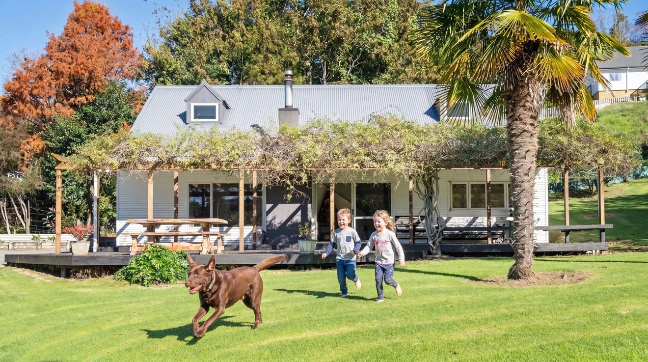1 Grasmere Way, Bethlehem, Tauranga - Carousel 1