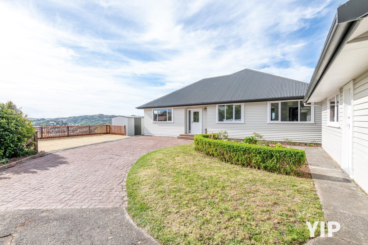 9 Paparangi Crescent, Paparangi, Wellington - Carousel 2