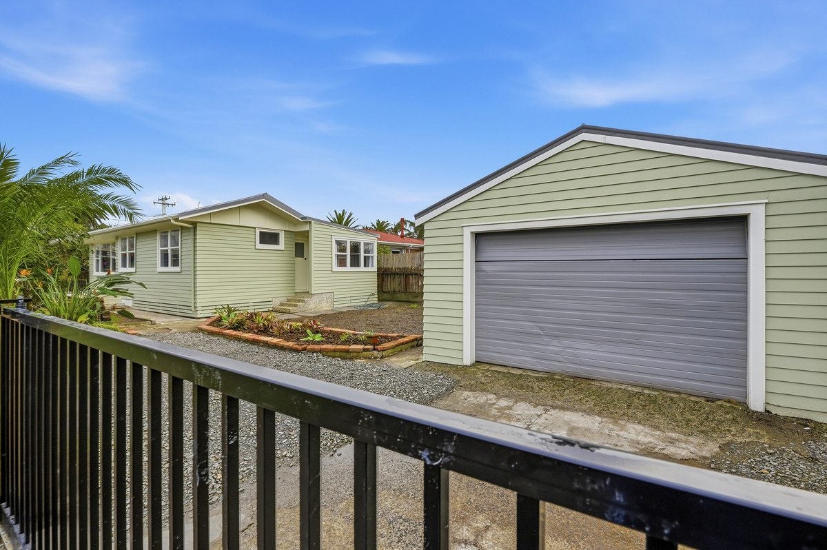 1 Parakai Avenue, Parakai, Helensville - Carousel 1
