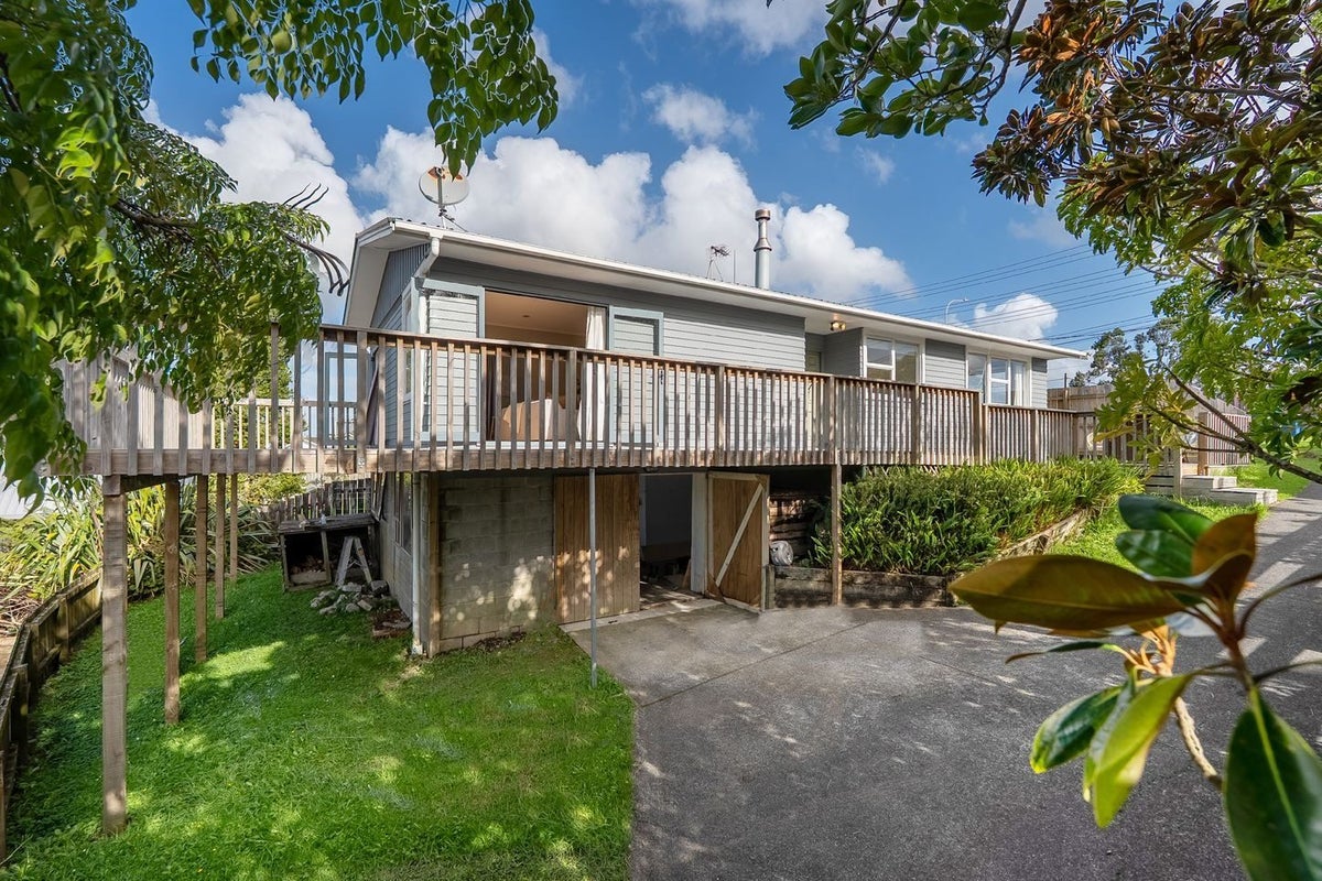 897 East Coast Road, Northcross, Auckland - Carousel 13