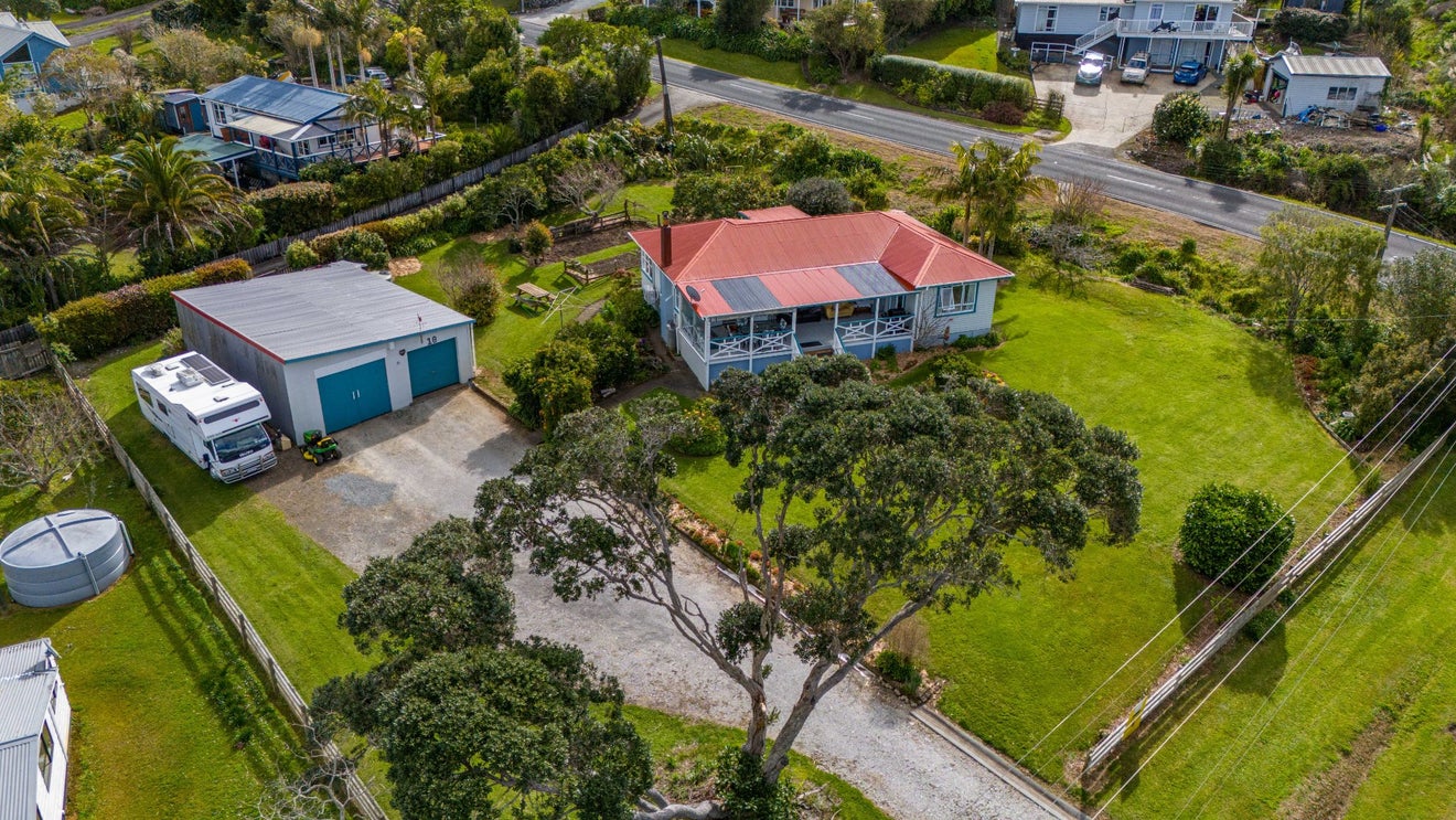 18 Grey Street East, Mangonui, Mangonui - Carousel 1