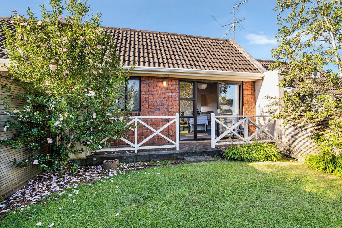 10 Fantail Court, Orewa, Orewa - Carousel 1