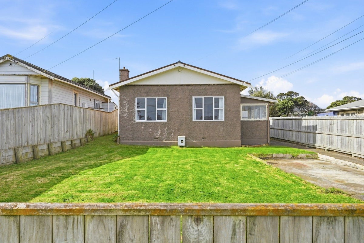 28 Aotea Street, Castlecliff, Whanganui - Carousel 1