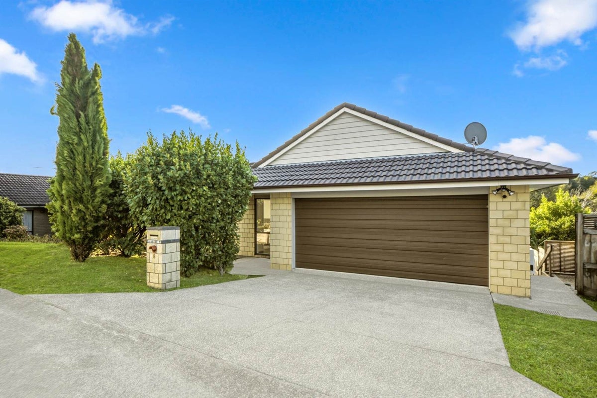8 Ravine Lane, Oteha, Auckland - Carousel 1