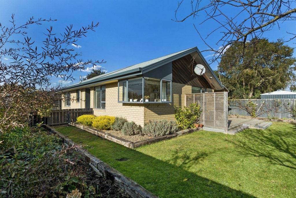 13A Bunting Place, Woodend, Woodend - Carousel 1
