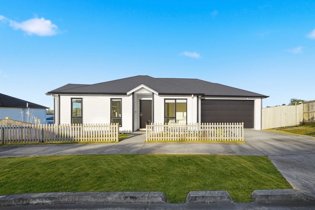 36 Korihi Drive, Swanson, Auckland - Carousel 1