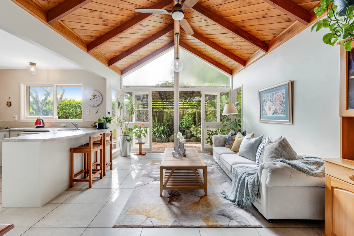 24 Ganymede Place, Half Moon Bay, Auckland - Carousel 2