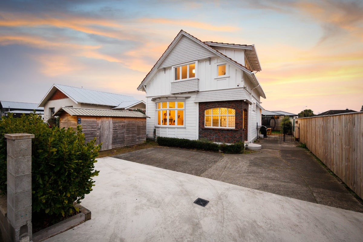 103 Featherston Street, Takaro, Palmerston North - Carousel 1