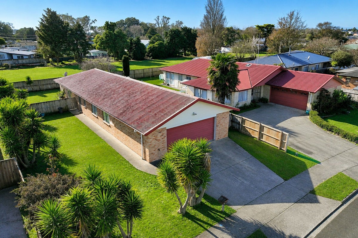 6 Corsair Place, Melville, Hamilton - Carousel 1