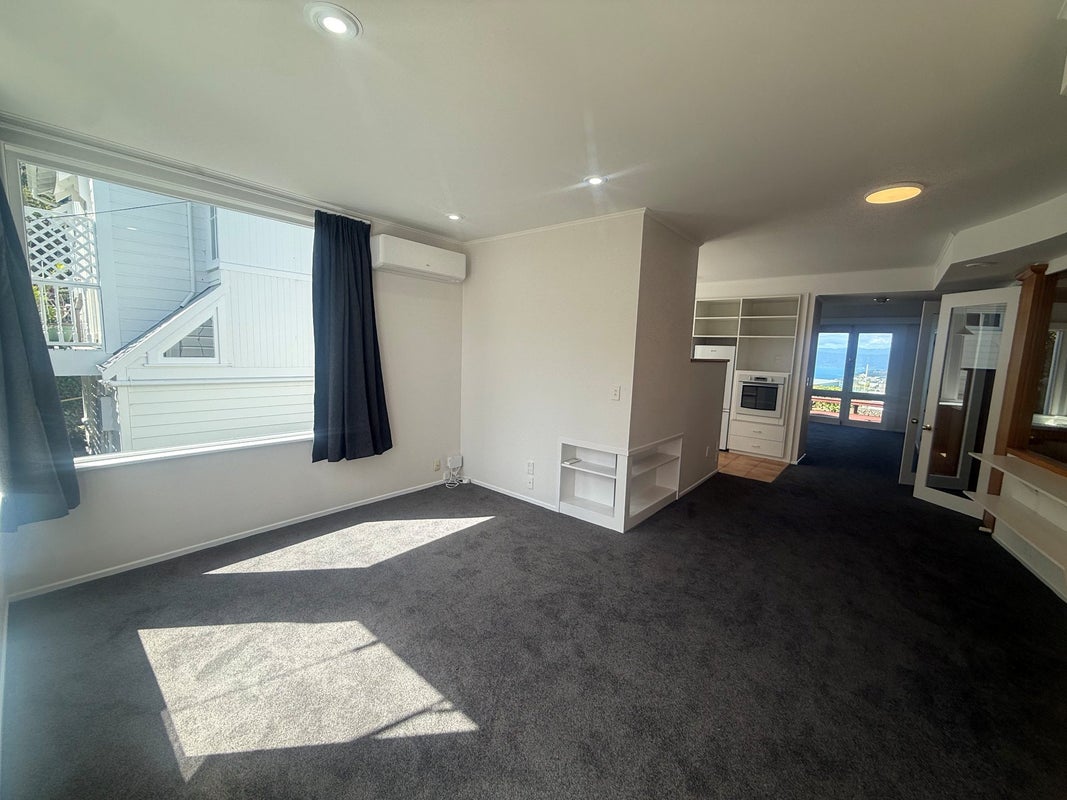 8 Springfield Terrace, Kelburn, Wellington - Carousel 2