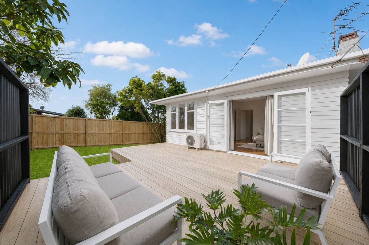 1602A Great North Road, Waterview, Auckland - Carousel 1