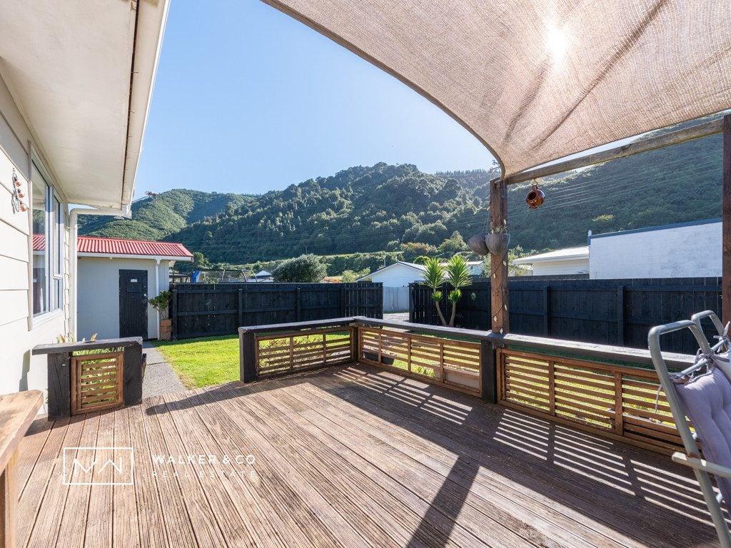 1/50 HARTFORD CRES, Totara Park, Upper Hutt - Carousel 1
