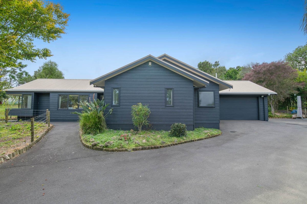 1688 South Head Road, Helensville - Carousel 1