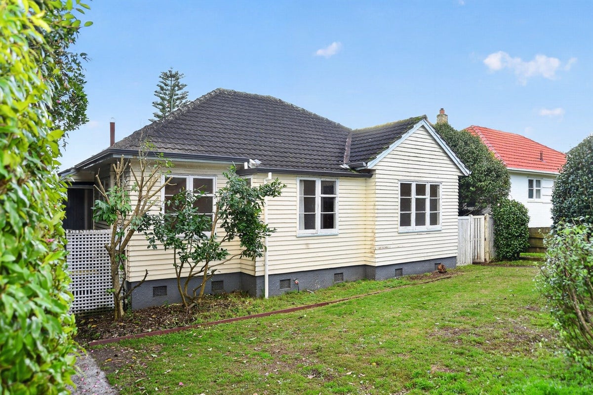 25 Bledisloe Terrace, Hamilton East, Hamilton - Carousel 2