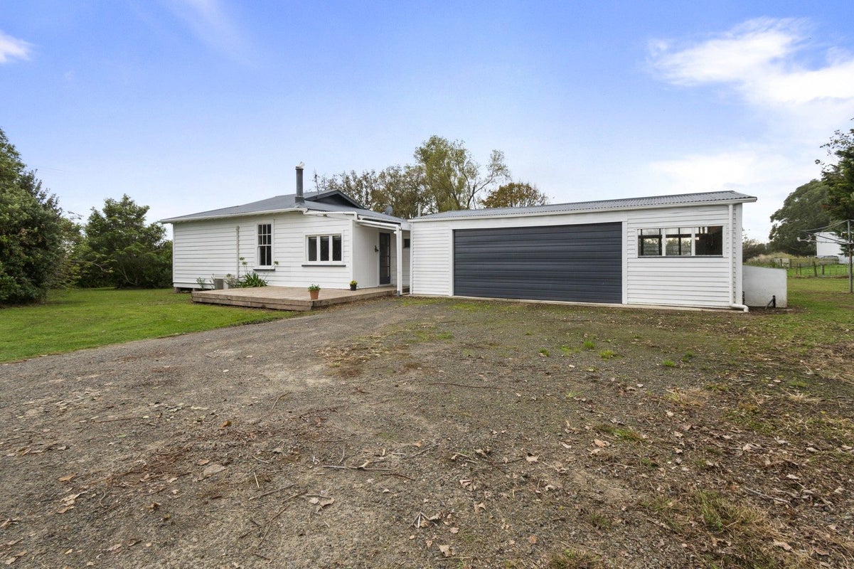 1367 Tennent Drive, Linton, Palmerston North - Carousel 1