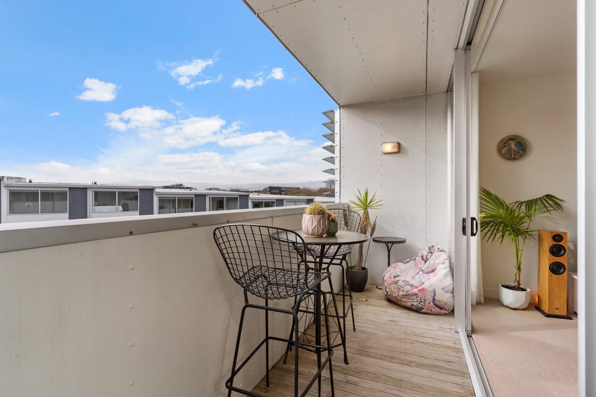 3B/10 Fisher-point Drive, Freemans Bay, Auckland - Carousel 2