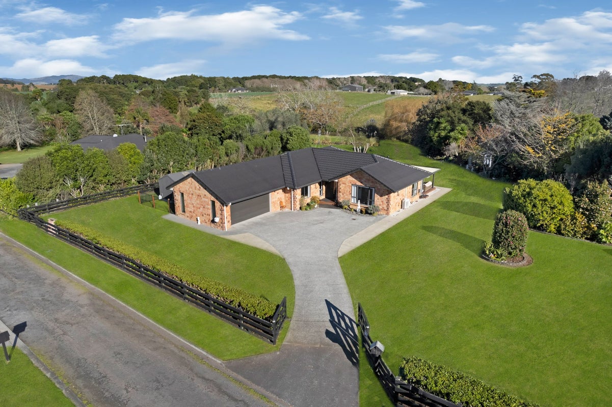 Property Valuation for 27 Awaroa Stream Drive, Waiuku, Waiuku | Trade ...