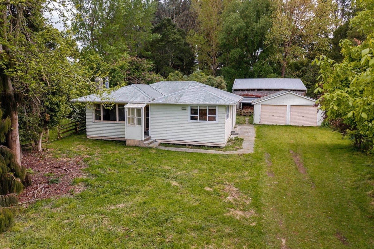 111 Hinemoa Valley Road, Kaitawa, Pahiatua - Carousel 1