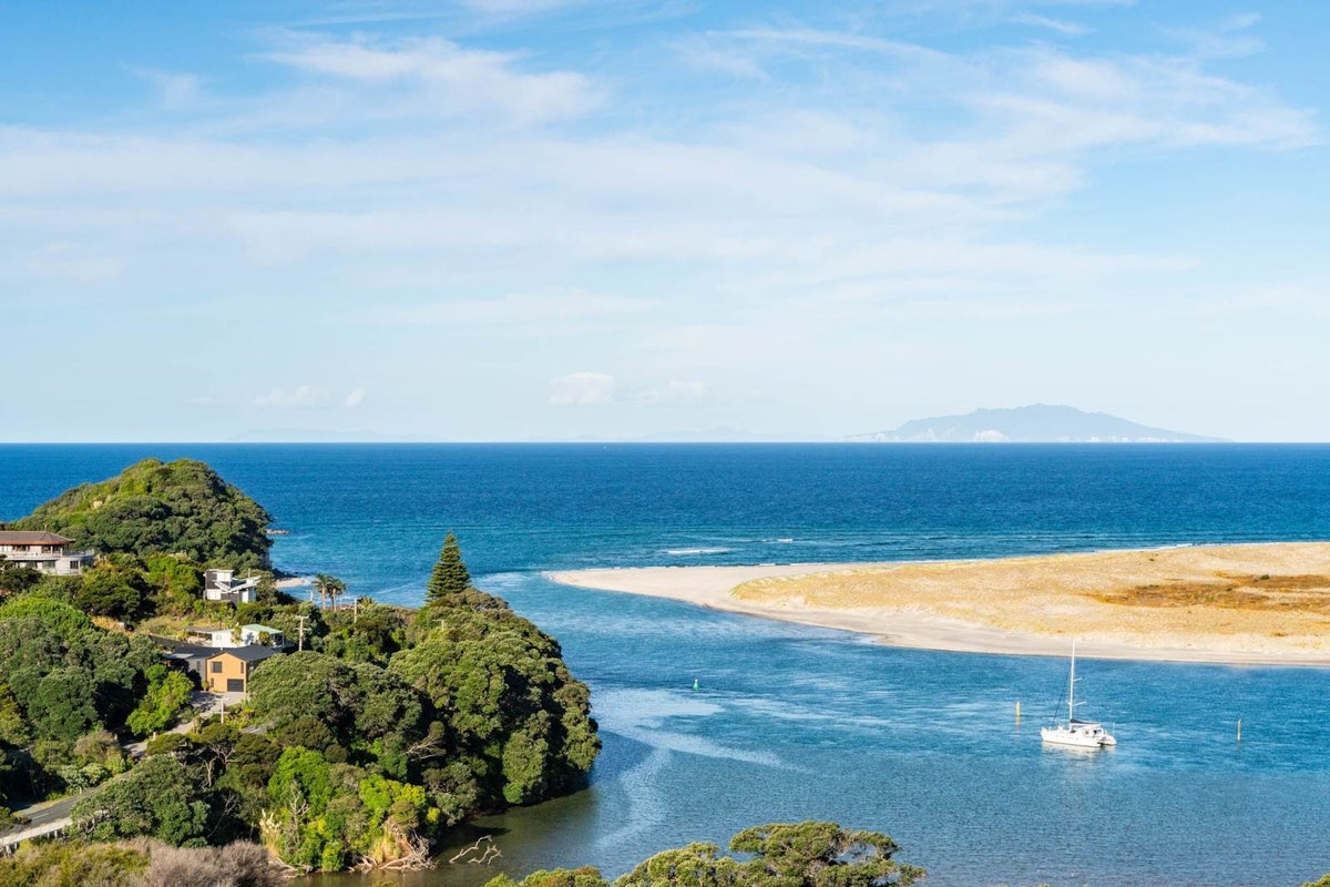 23 Wintle Street, Mangawhai Heads, Mangawhai - Carousel 1
