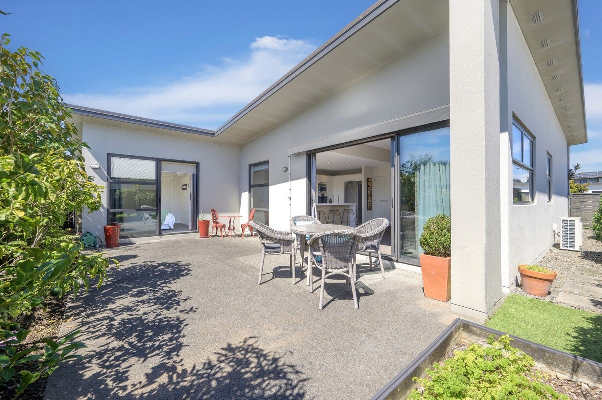 2 Jacob Street, Brookfield, Tauranga - Carousel 1