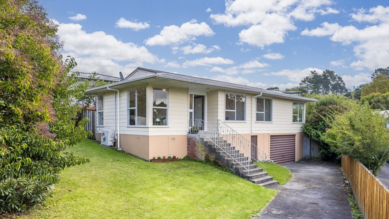 20 Bellringer Road, Massey, Auckland - Carousel 1