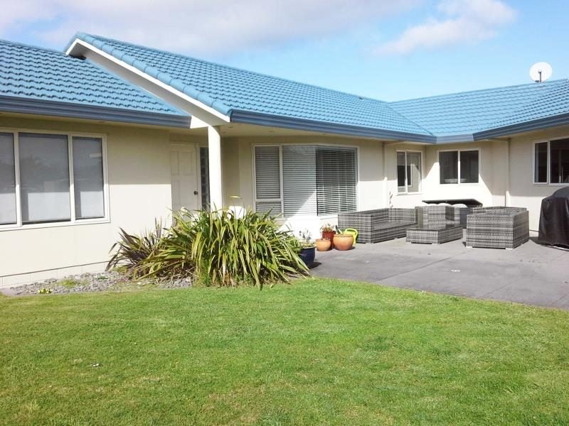 5 Shelter Grove, Frankleigh Park, New Plymouth - Carousel 1