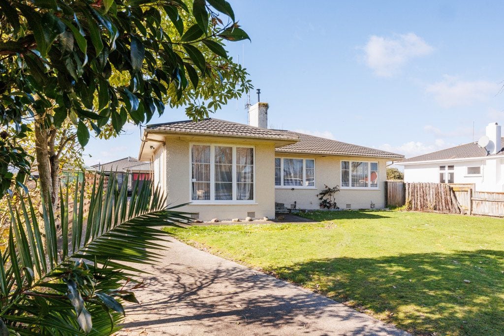 66 Keeling Street, West End, Palmerston North - Carousel 1