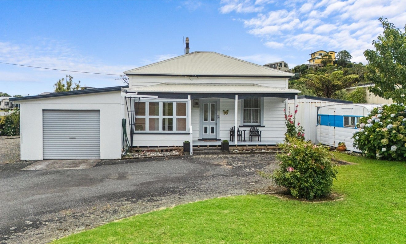 10 North Street, Mōkau - Carousel 1