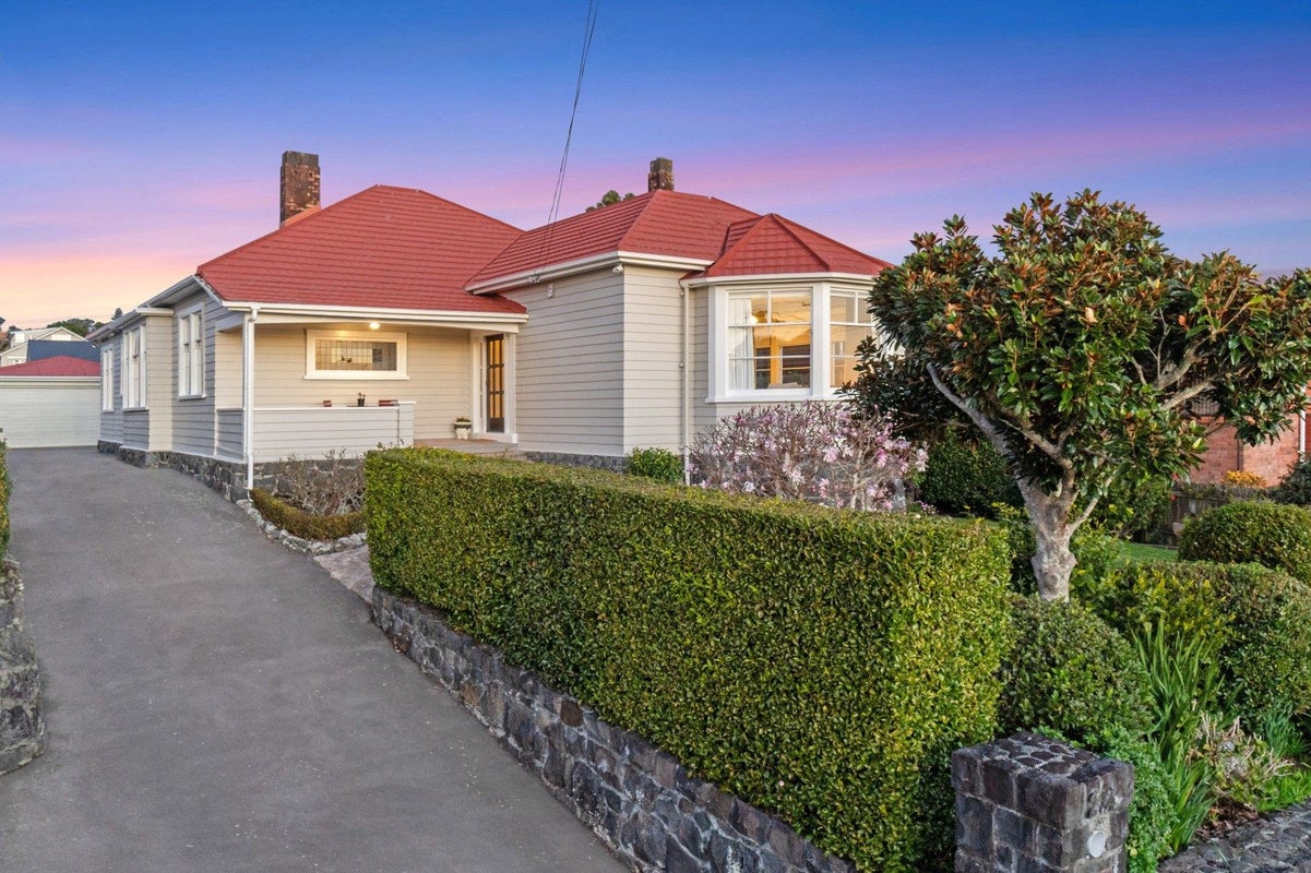 24 Ferryhill Road, Epsom, Auckland - Carousel 1
