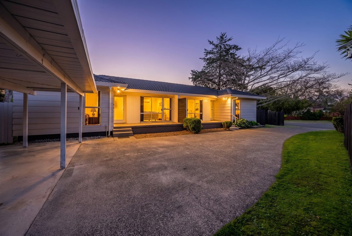 2/11 Sharivari Place, Conifer Grove, Papakura, Auckland - Carousel 2