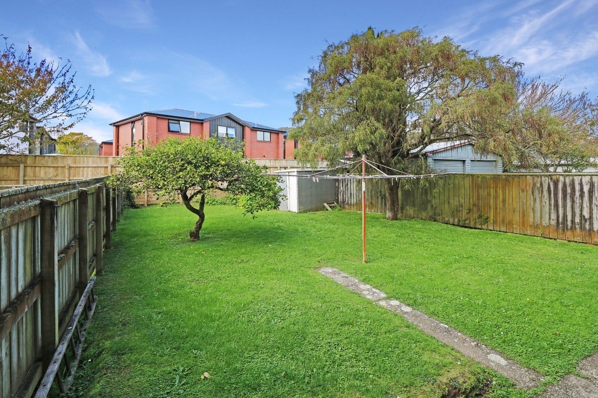 10/8 Compton Crescent, Taita, Lower Hutt - Carousel 11